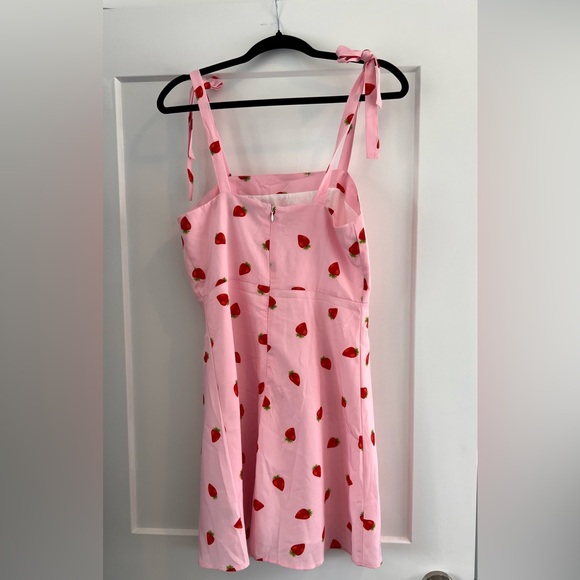 Strawberry pink dress size 6 (medium) - Picture 2 of 2